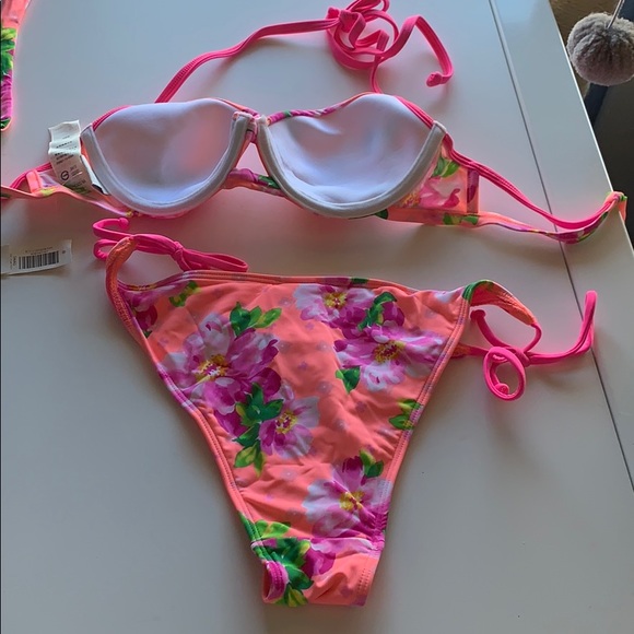 New with tags Gilly Hicks bikini pink floral Small - Picture 2 of 3